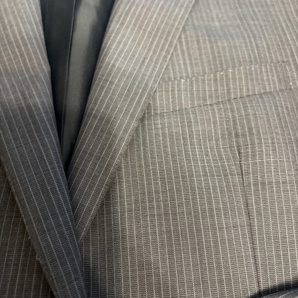 CALVIN KLEIN Mens Gray Pinstripe Wool Flat Front 2 Pc Suit 38S Jacket 32x30 Pant - Picture 2 of 12